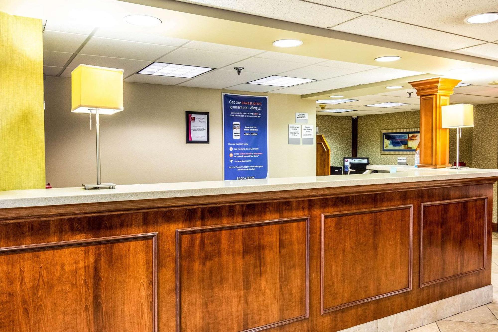 Clarion Inn Cranberry Township Exterior foto